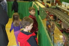 030_train_show77