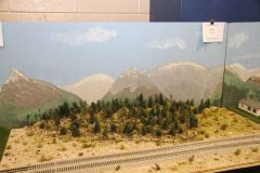 050_train_show92