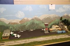 060_train_show93